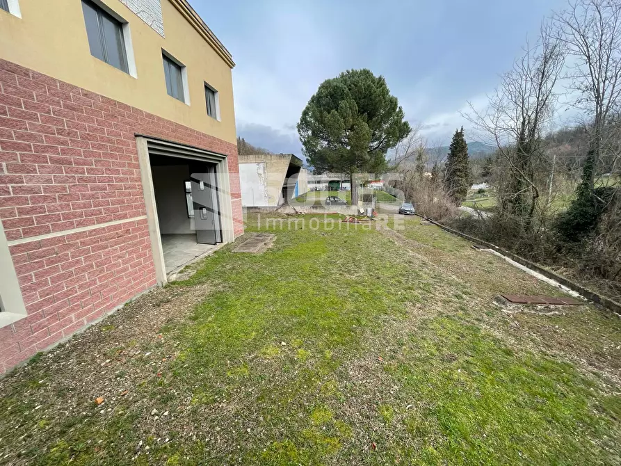 Immagine 19 di Locale commerciale in vendita  in Rosano a Rignano Sull'arno