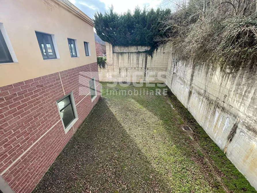 Immagine 23 di Locale commerciale in vendita  in Rosano a Rignano Sull'arno