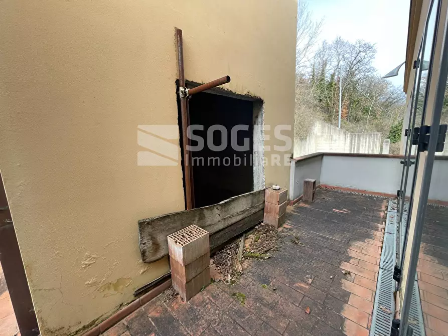 Immagine 24 di Locale commerciale in vendita  in Rosano a Rignano Sull'arno