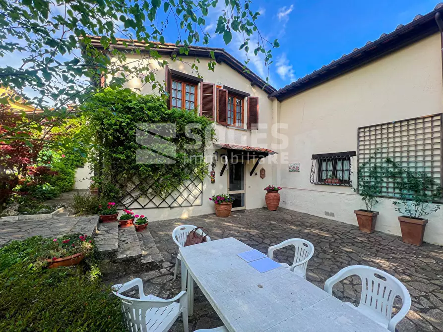 Immagine 1 di Villa in vendita  in Via Poggilupi a Terranuova Bracciolini