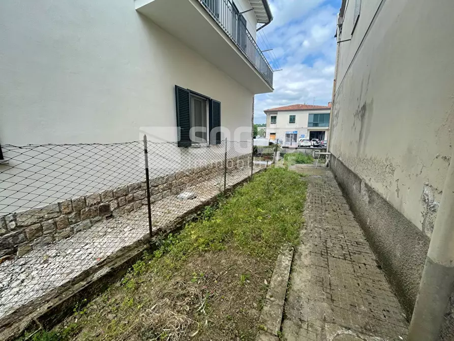 Immagine 22 di Locale commerciale in vendita  in Viale Gramsci a Barberino Di Mugello