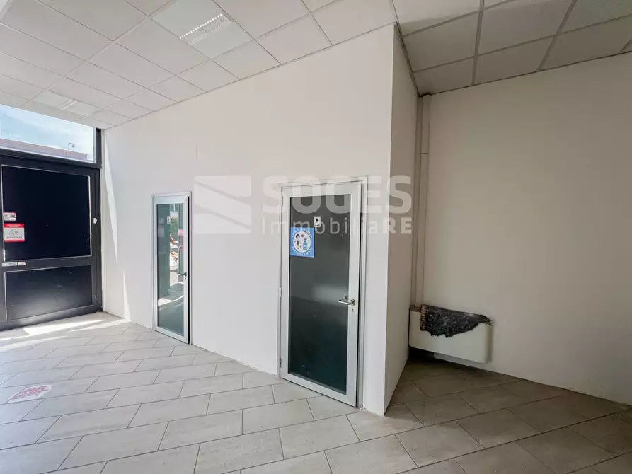 Immagine 21 di Locale commerciale in vendita  in VIA PRIMA STRADA LUNGARNO n. 1 a Terranuova Bracciolini