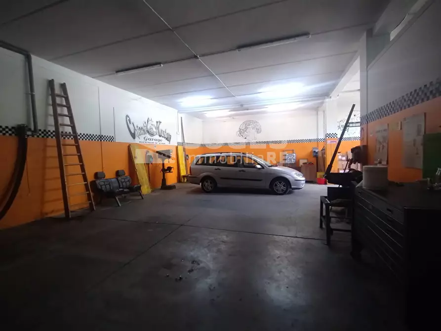 Immagine 2 di Laboratorio in vendita  in Via Salvatore Allende a Rufina