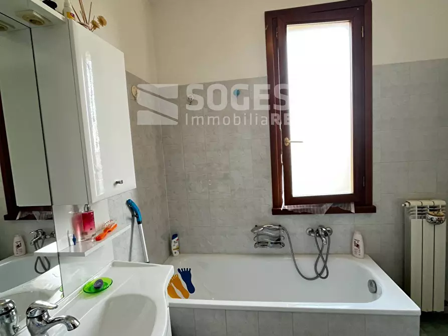 Immagine 11 di Appartamento in vendita  in via filippo turati a Cavriglia