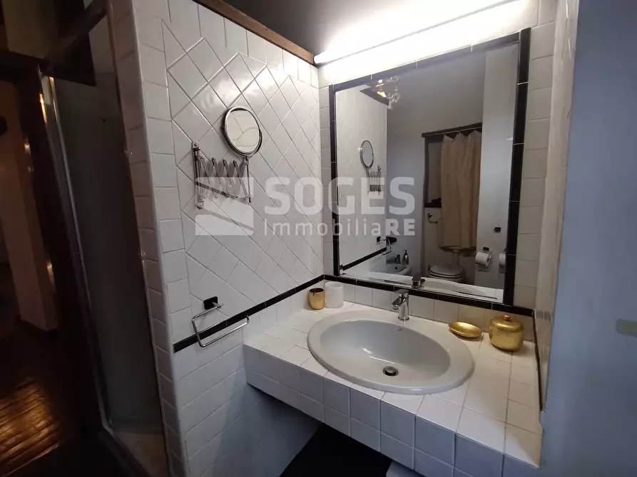 Immagine 21 di Camera in vendita  in frazione Turicchi a Rufina