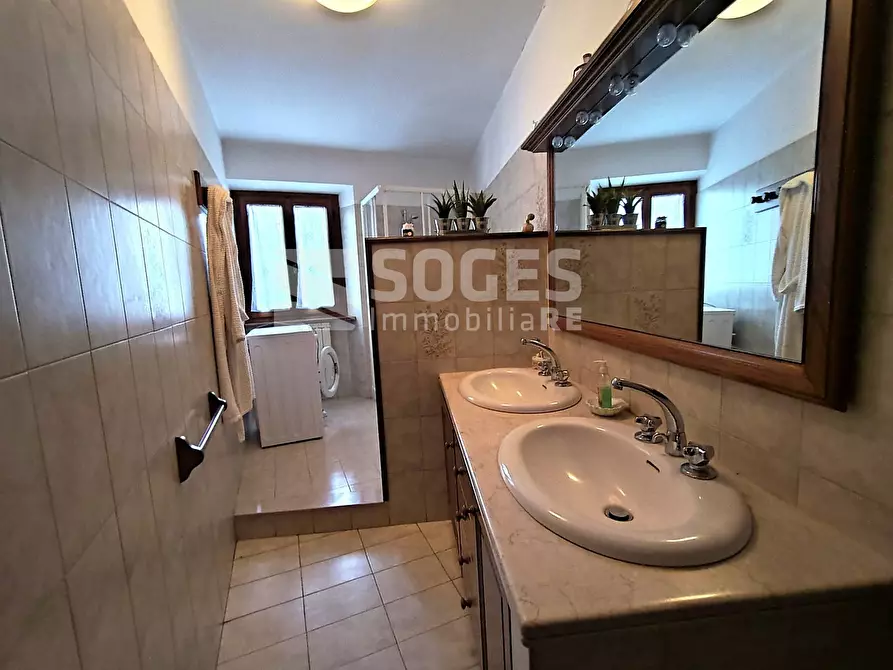 Immagine 6 di Appartamento in vendita  in Piazza Umberto a Londa