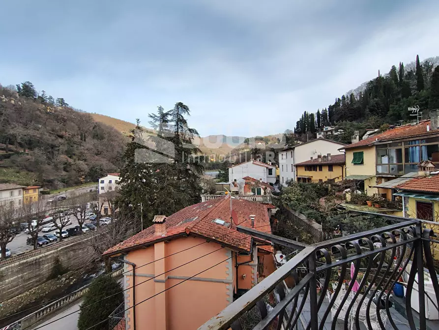 Immagine 7 di Appartamento in vendita  in Piazza Umberto a Londa