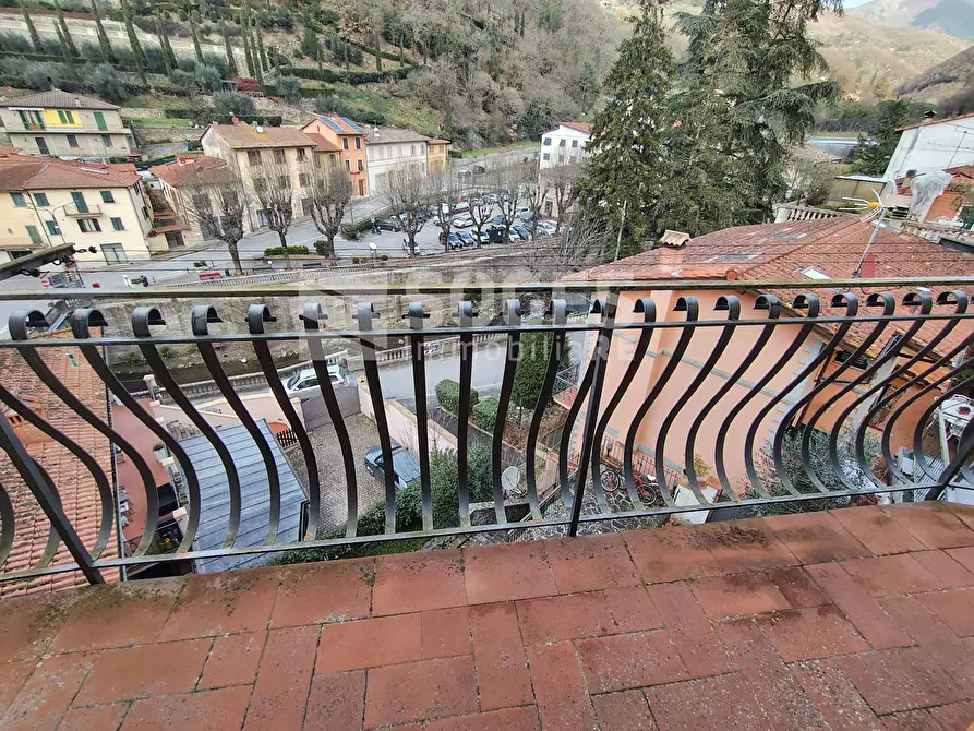 Immagine 9 di Appartamento in vendita  in Piazza Umberto a Londa