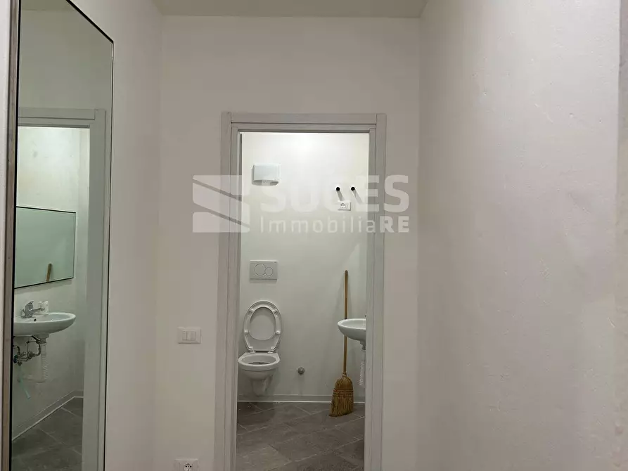 Immagine 8 di Locale commerciale in affitto  in Piazza Marsilio Ficino a Figline E Incisa Valdarno