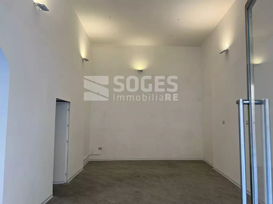 Immagine 1 di Locale commerciale in affitto  in Piazza Marsilio Ficino a Figline E Incisa Valdarno