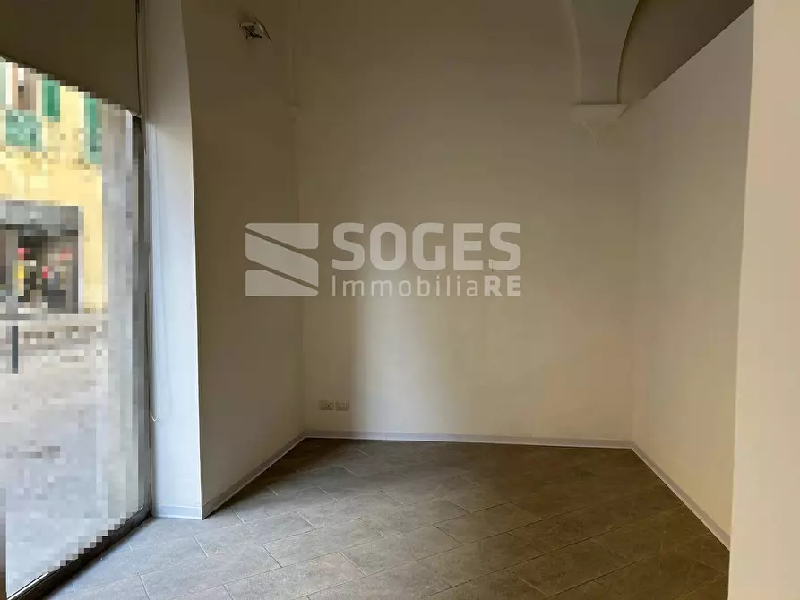 Immagine 4 di Locale commerciale in affitto  in Piazza Marsilio Ficino a Figline E Incisa Valdarno