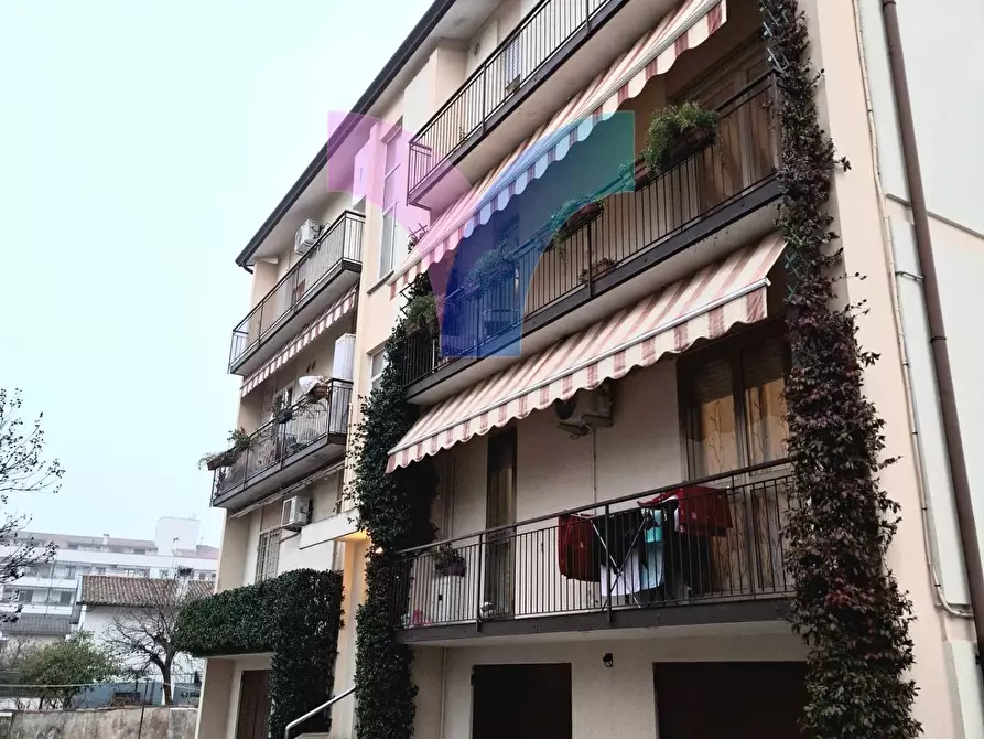 Immagine 1 di Appartamento in vendita  in via Zeniol a Treviso