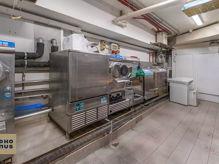 Immagine 21 di Locale commerciale in vendita  in via Tiraboschi a Bergamo