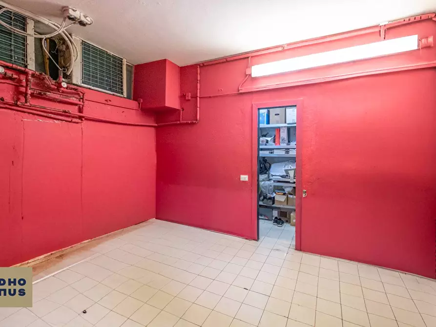 Immagine 23 di Locale commerciale in vendita  in via Tiraboschi a Bergamo