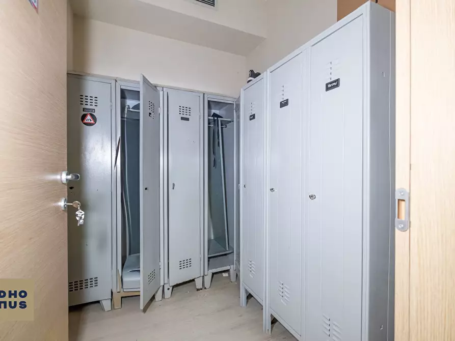 Immagine 28 di Locale commerciale in vendita  in via Tiraboschi a Bergamo