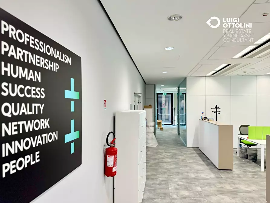 Immagine 5 di Negozio in affitto  in Viale Sarca a Milano