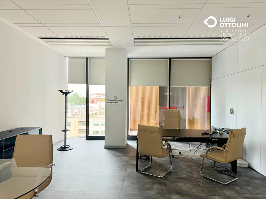 Immagine 6 di Negozio in affitto  in Viale Sarca a Milano