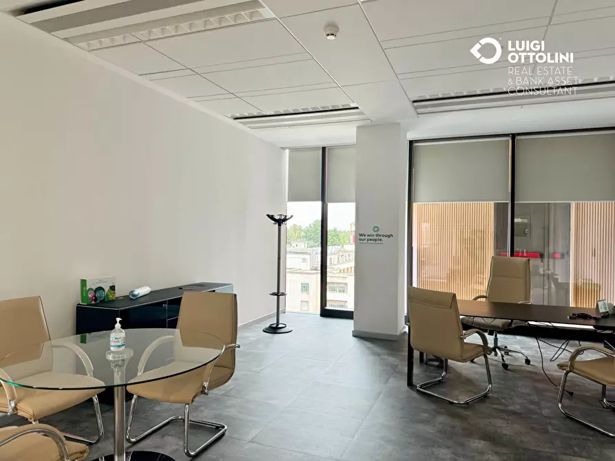 Immagine 7 di Negozio in affitto  in Viale Sarca a Milano