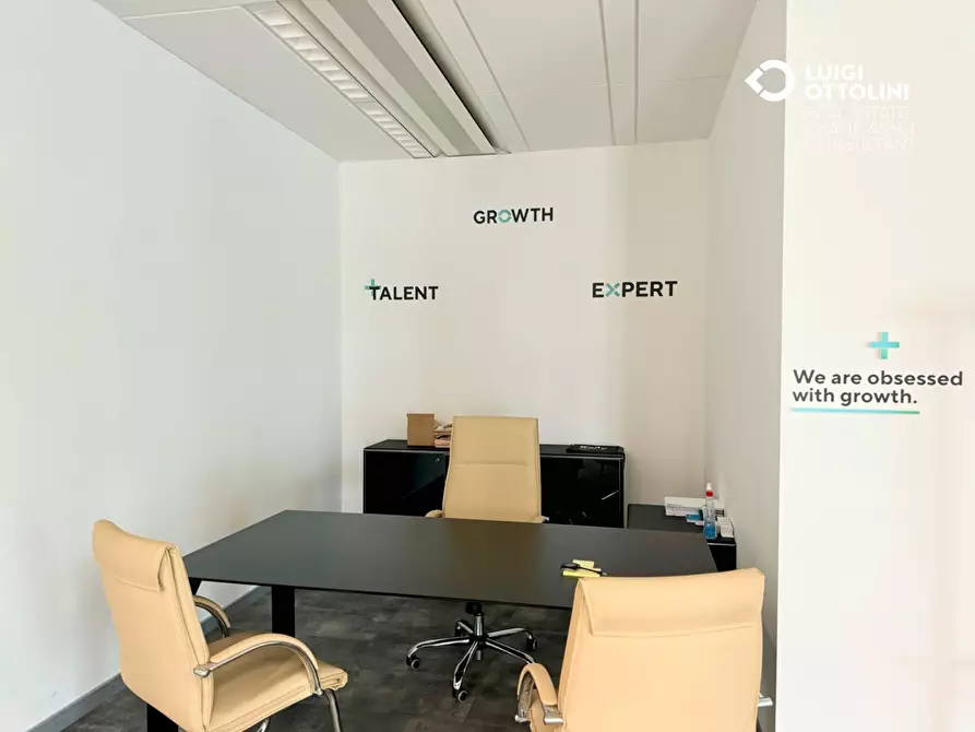 Immagine 8 di Negozio in affitto  in Viale Sarca a Milano