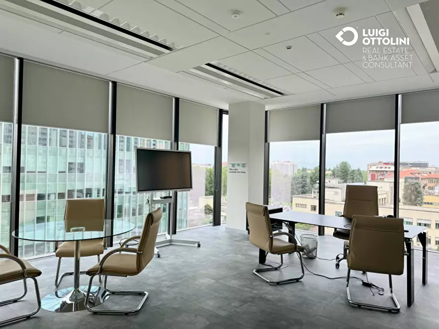 Immagine 10 di Negozio in affitto  in Viale Sarca a Milano