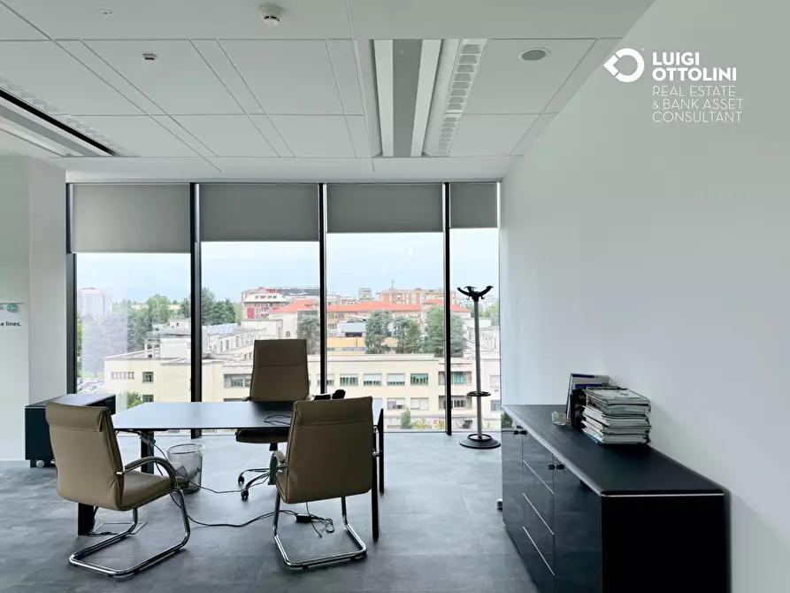 Immagine 11 di Negozio in affitto  in Viale Sarca a Milano