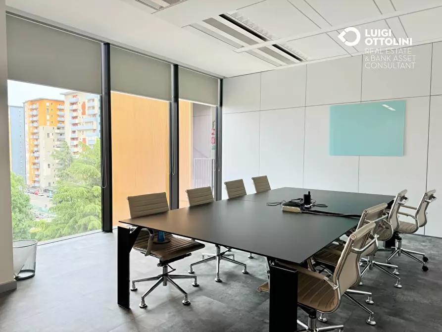 Immagine 16 di Negozio in affitto  in Viale Sarca a Milano