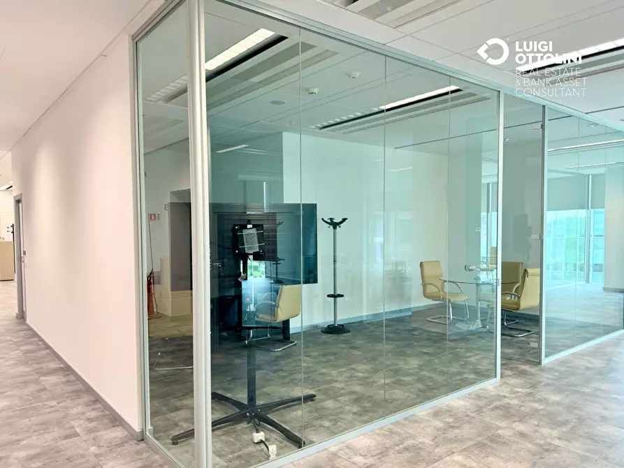 Immagine 19 di Negozio in affitto  in Viale Sarca a Milano