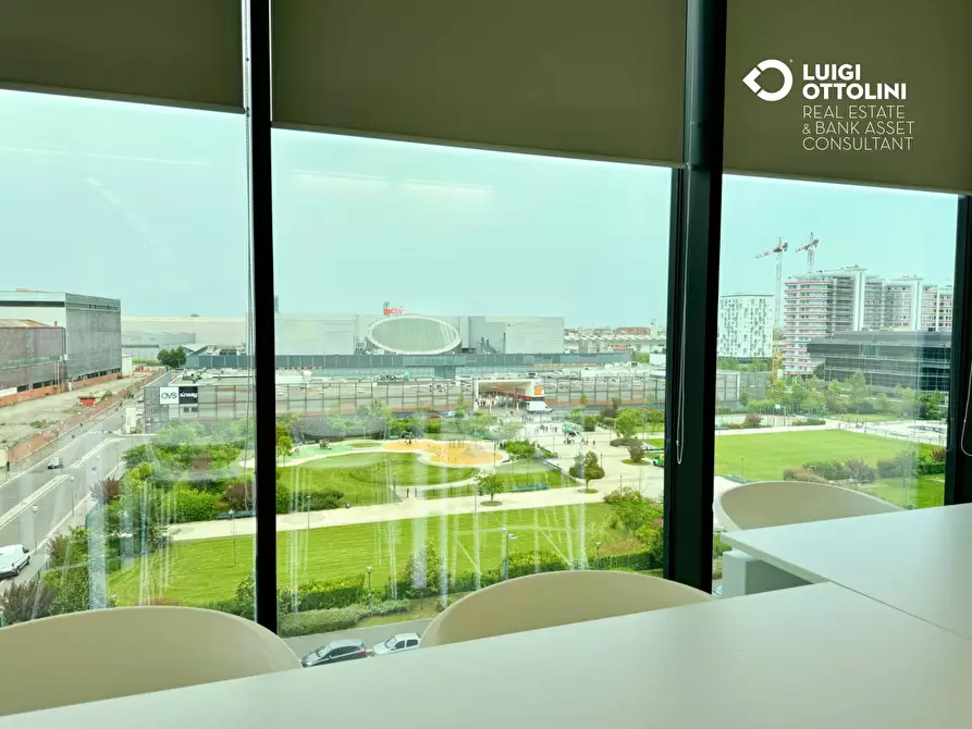 Immagine 24 di Negozio in affitto  in Viale Sarca a Milano