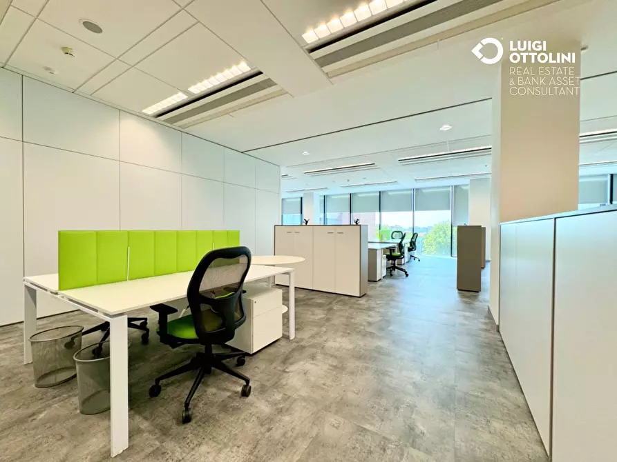 Immagine 27 di Negozio in affitto  in Viale Sarca a Milano