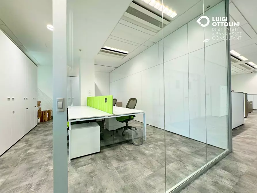 Immagine 28 di Negozio in affitto  in Viale Sarca a Milano