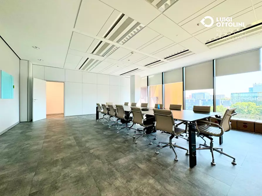 Immagine 30 di Negozio in affitto  in Viale Sarca a Milano