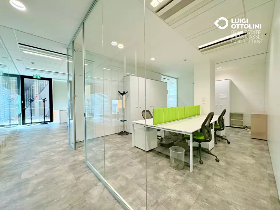 Immagine 1 di Negozio in affitto  in Viale Sarca a Milano