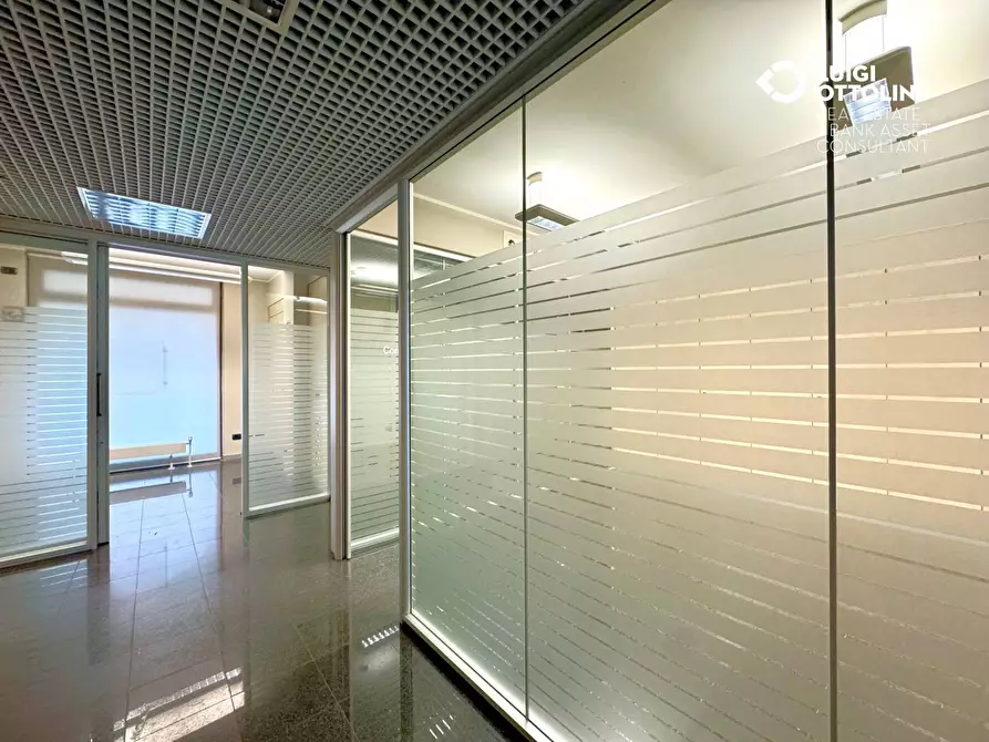 Immagine 2 di Negozio in vendita  in via Donadoni a Pedrengo