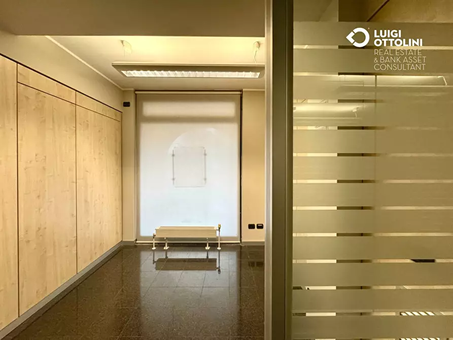 Immagine 9 di Negozio in vendita  in via Donadoni a Pedrengo
