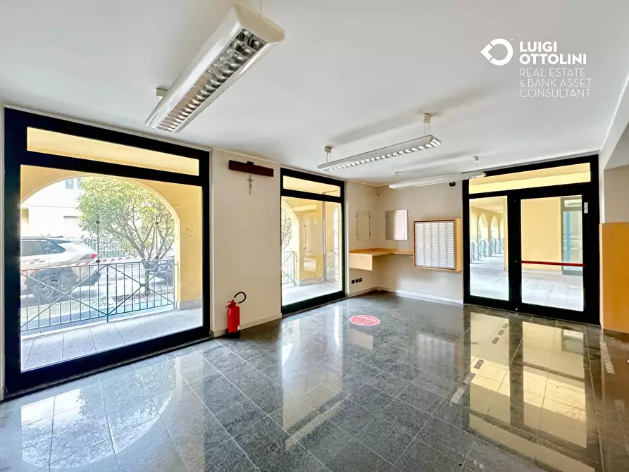 Immagine 1 di Negozio in vendita  in via Donadoni a Pedrengo