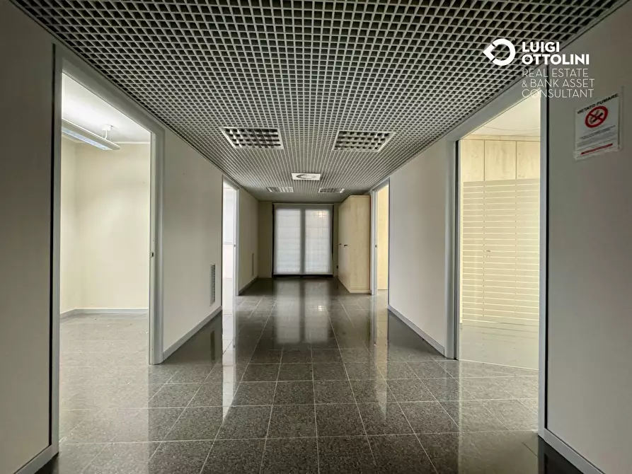 Immagine 12 di Negozio in vendita  in via Donadoni a Pedrengo