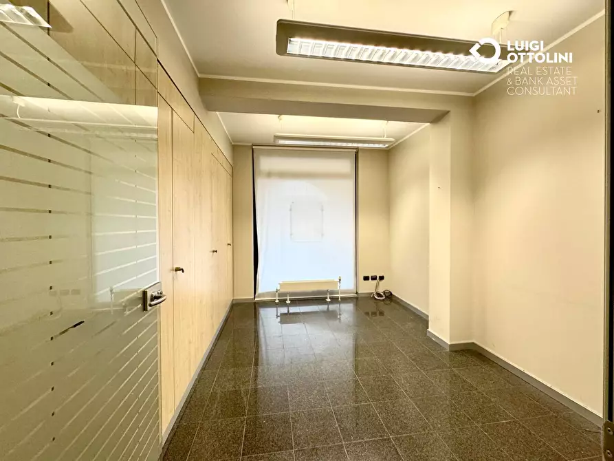 Immagine 13 di Negozio in vendita  in via Donadoni a Pedrengo