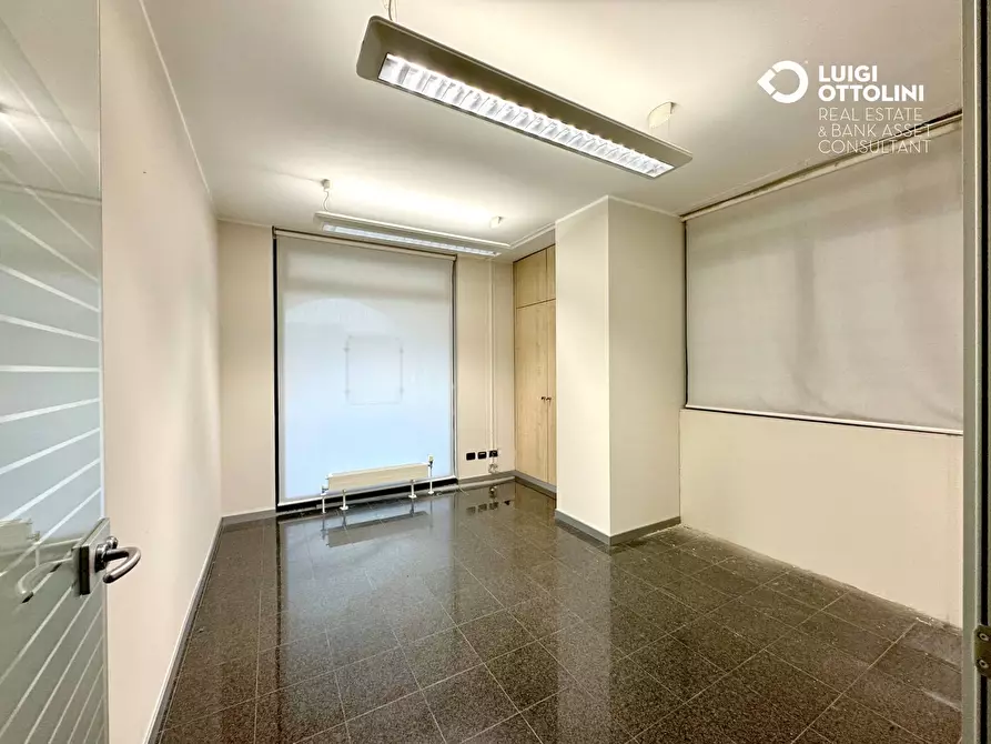 Immagine 16 di Negozio in vendita  in via Donadoni a Pedrengo