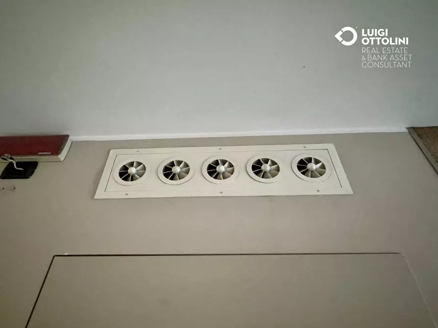 Immagine 20 di Negozio in vendita  in via Donadoni a Pedrengo