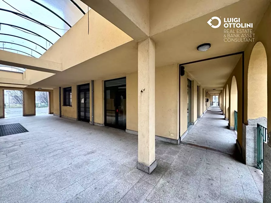 Immagine 21 di Negozio in vendita  in via Donadoni a Pedrengo