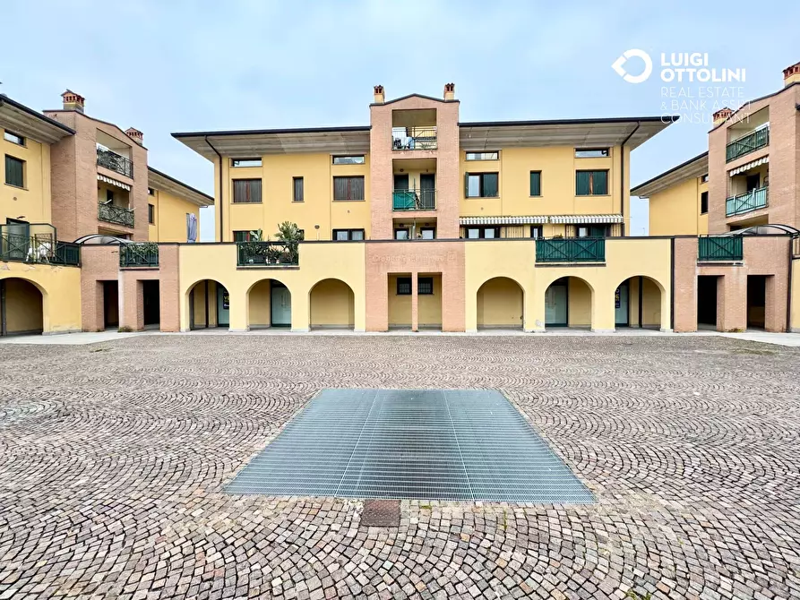 Immagine 28 di Negozio in vendita  in via Donadoni a Pedrengo