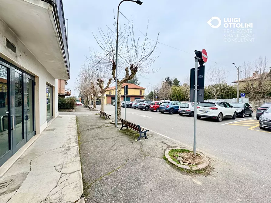 Immagine 24 di Negozio in vendita  in piazza necchi a Gazzada Schianno