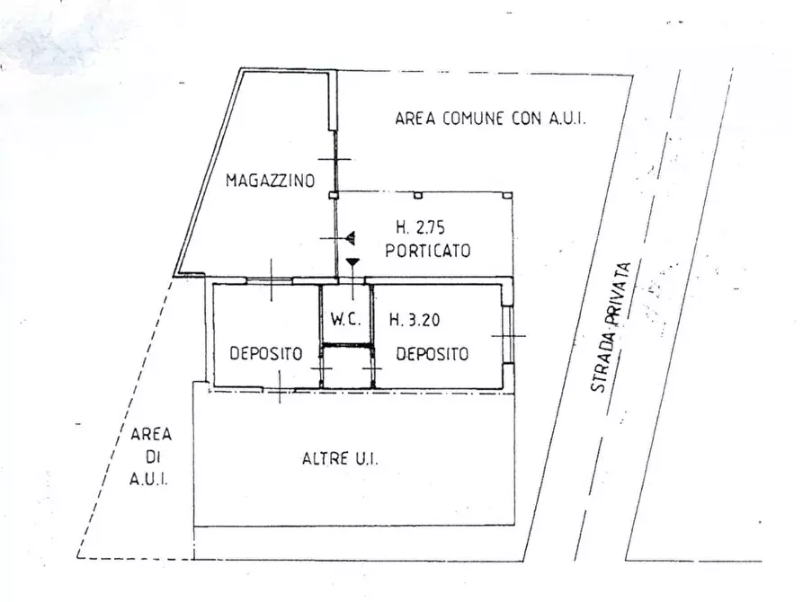 Immagine 28 di Negozio in vendita  in piazza necchi a Gazzada Schianno