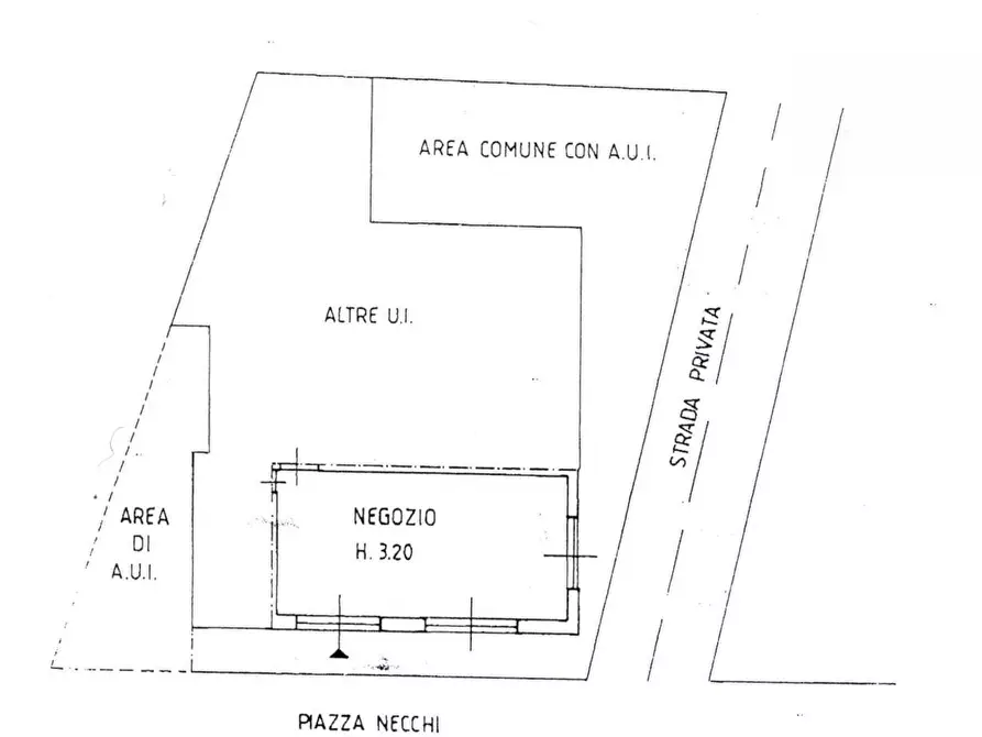 Immagine 29 di Negozio in vendita  in piazza necchi a Gazzada Schianno
