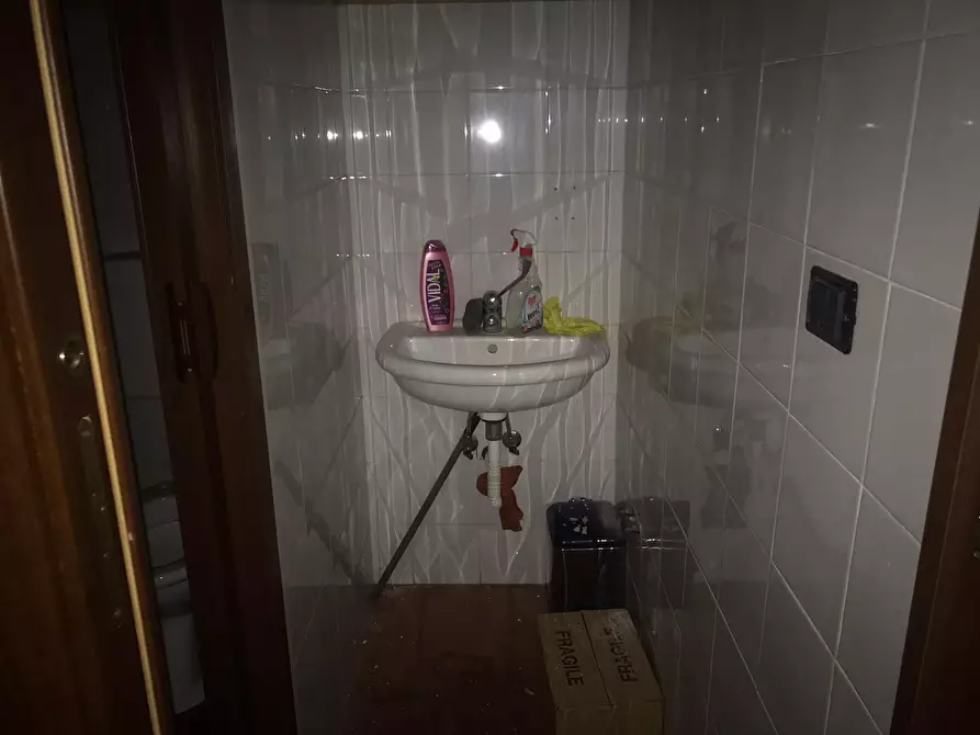 Immagine 6 di Negozio in affitto  in San Giorgio Del Sannio a San Giorgio Del Sannio