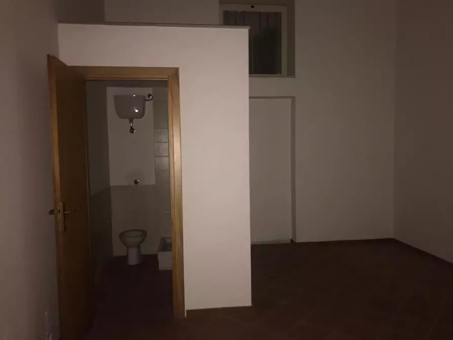 Immagine 4 di Negozio in affitto  in San Giorgio Del Sannio a San Giorgio Del Sannio