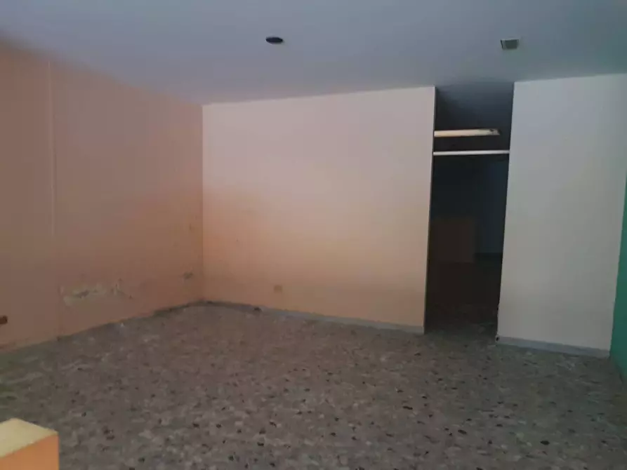 Immagine 2 di Negozio in affitto  in Via Lucarelli Giovanni Battista Bosco a Benevento