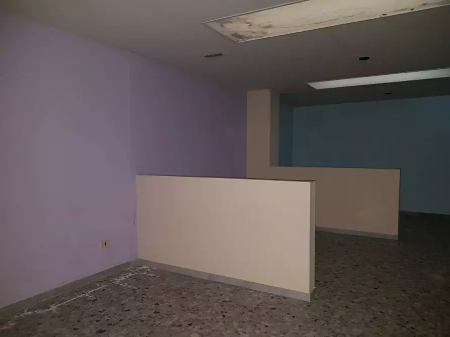 Immagine 4 di Negozio in affitto  in Via Lucarelli Giovanni Battista Bosco a Benevento
