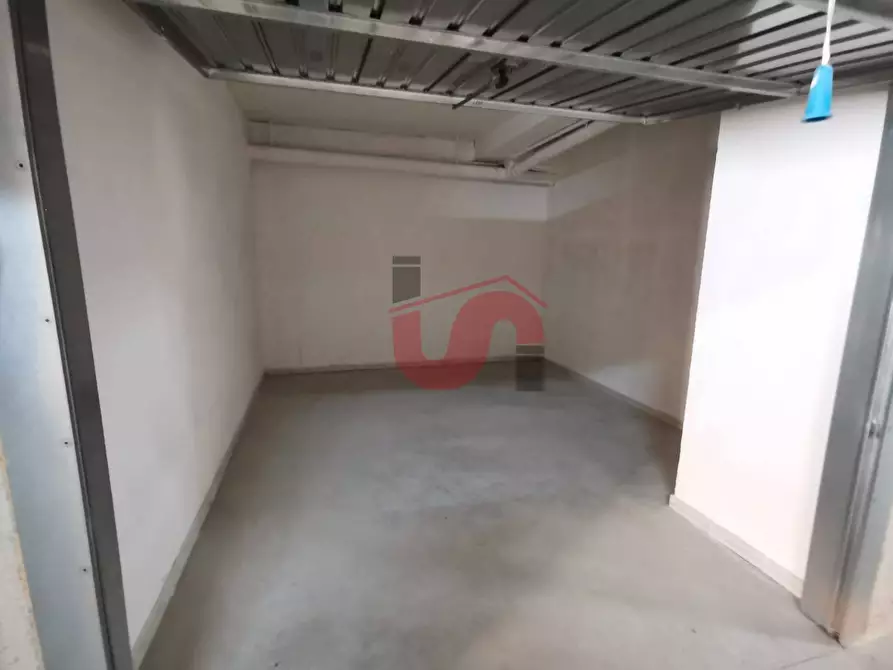 Immagine 3 di Box auto in vendita  in Viale Mellusi a Benevento