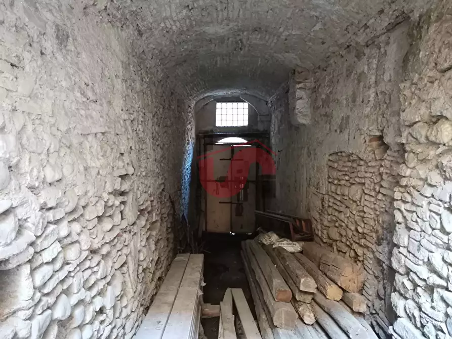 Immagine 6 di Negozio in affitto  in via erik mutarelli a Benevento